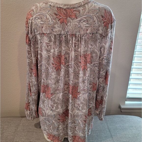 PLUS Floral Wondely Blouse  - Picture 5 of 7